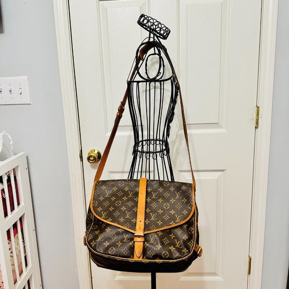 AUTHENTIC LOUIS VUITTON MONOGRAM SAUMUR 35 MADE IN FRANCE AR1924 - Picture 2 of 16